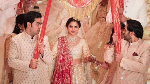 5100 فقير يحتفلون بزفاف ابنة أغنى رجل في الهند