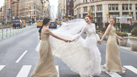 بالصور: تصاميم رائعة لفساتين عروس شتاء 2019