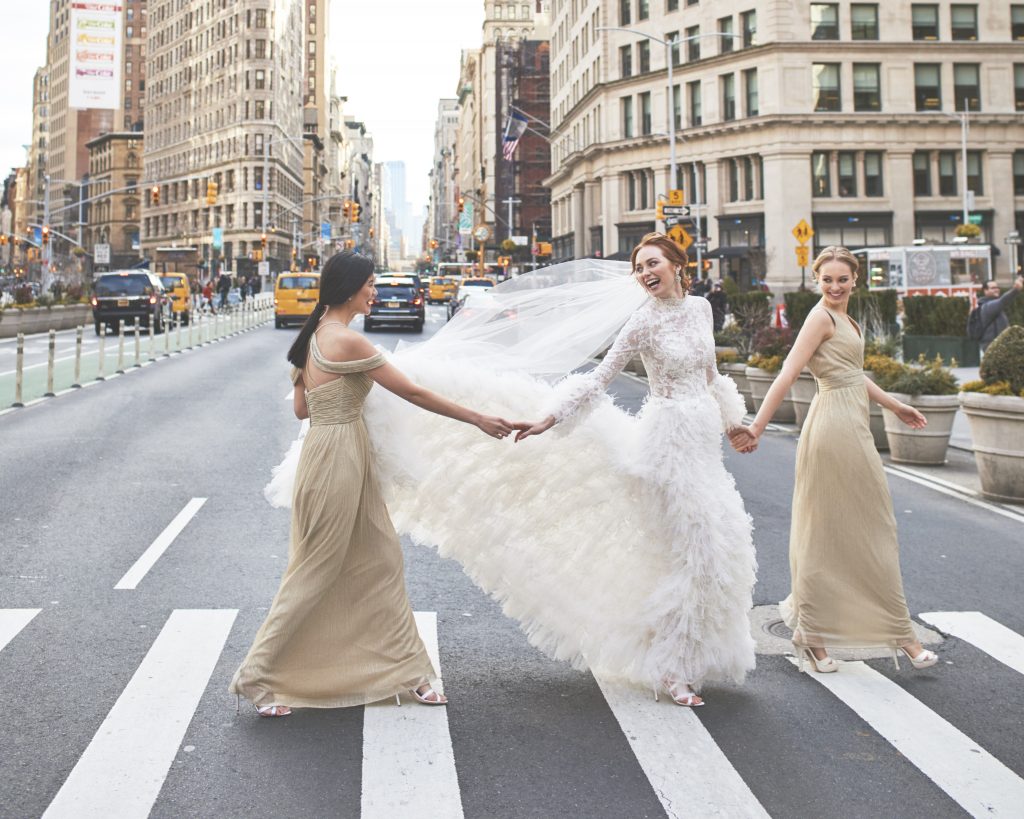 بالصور: تصاميم رائعة لفساتين عروس شتاء 2019