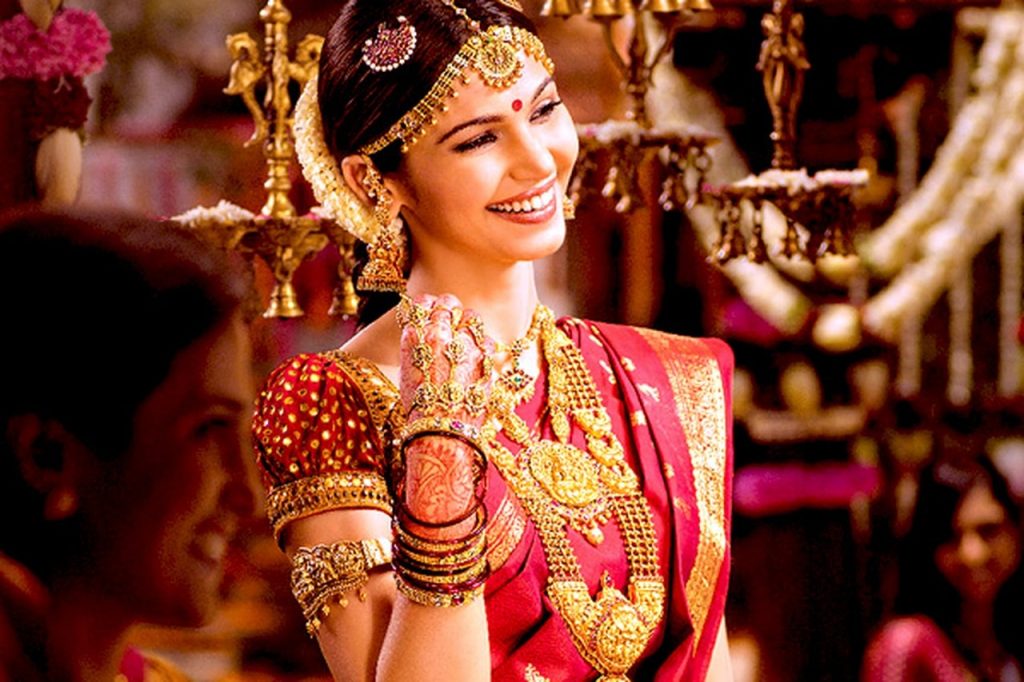 10 تسريحات شعر هندية لعروس متألقة