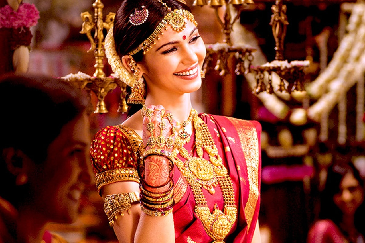 10 تسريحات شعر هندية لعروس متألقة