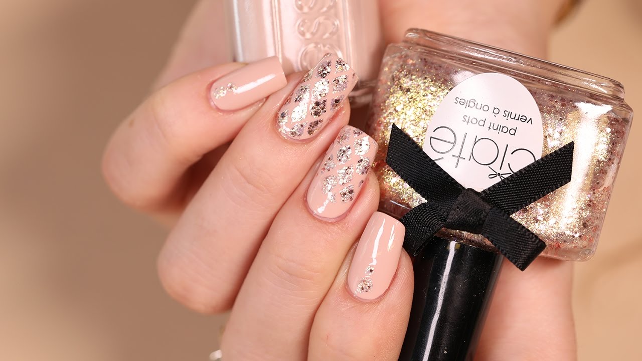 15 طريقة مبتكرة لوضع طلاء أظافر أنيق وفاخر للعرائس