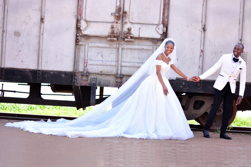 فستان زفاف كاريزما اختيارات ساحرة لإطلالة أكثر تأنقا يوم الزفاف