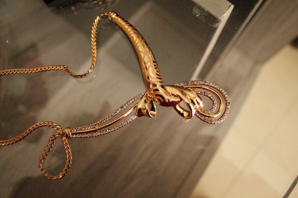 طقم ذهب لعروس أكثر أناقة تصاميم مترفة واختيارات متميزة لتكوني أكثر روعة