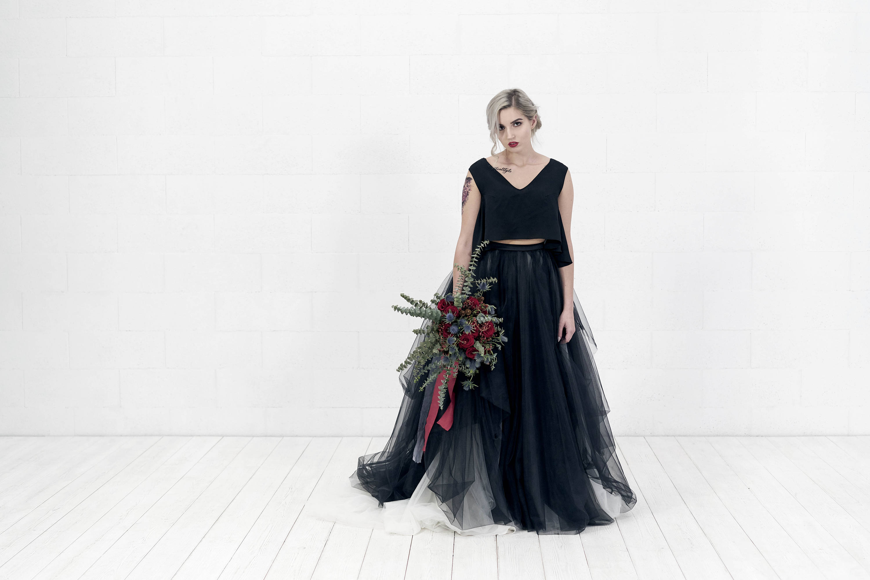 11 فستان زفاف أسود لإطلالة خيالية يوم الزفاف