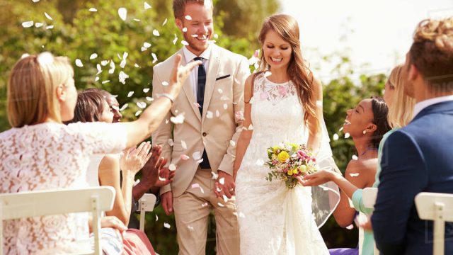 اجمل الصور للعروسين قائمة ساحرة لتكون صور حفل زفافك أكثر أناقة وتميزا