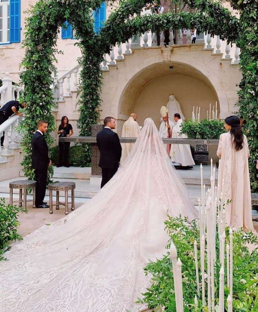 فستان كنة إيلي صعب تصميم خرافي ومتميز