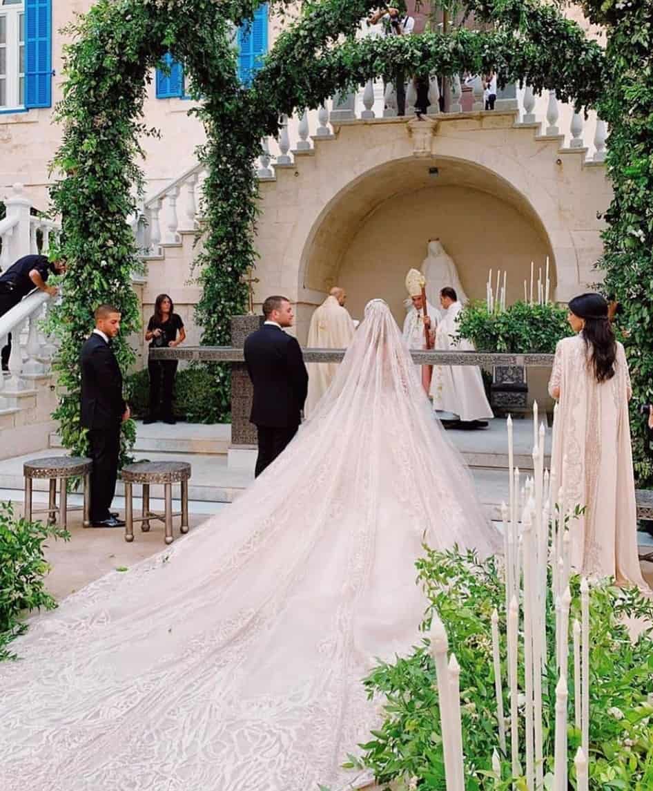 فستان كنة إيلي صعب تصميم خرافي ومتميز