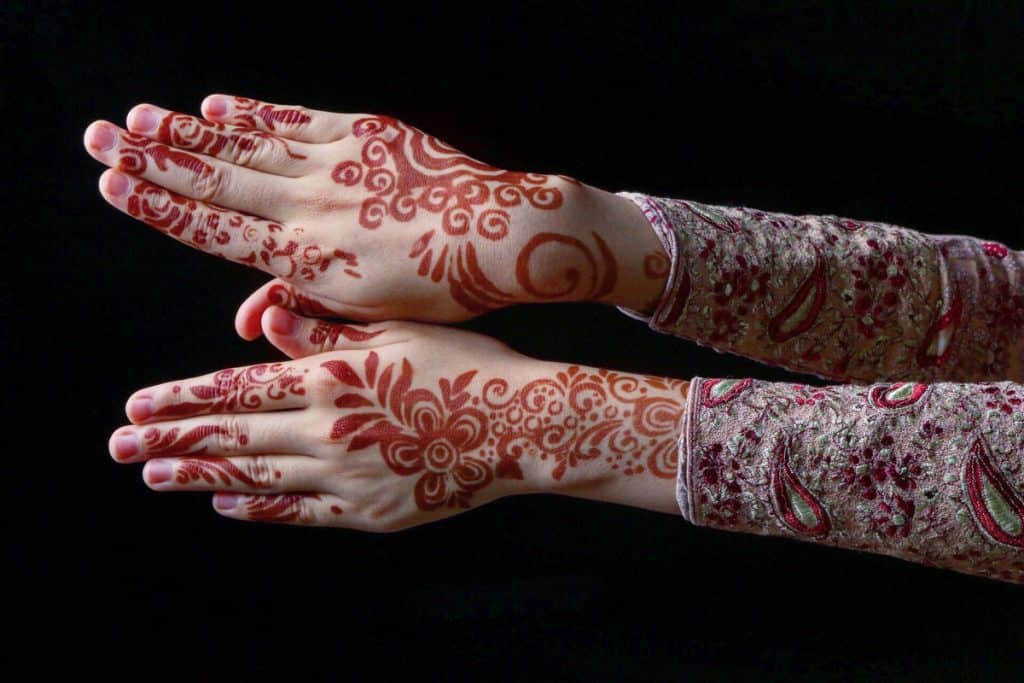 صور اروع نقش حناء اصابع خليجي للعروس