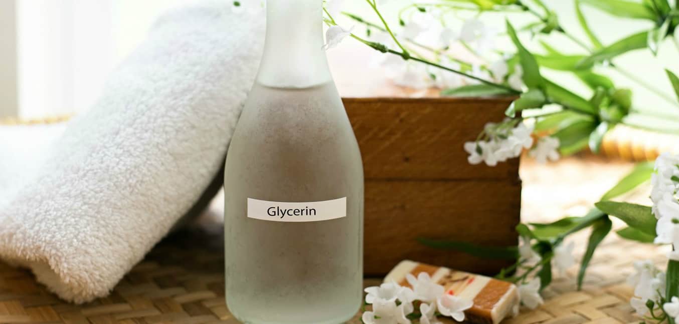 طريقة استخدامات زيت الجلسرين للعناية بجمالك