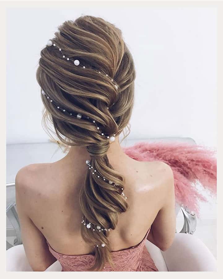 صور احدث تسريحات عرايس : تسريحات منسدلة ناعمة