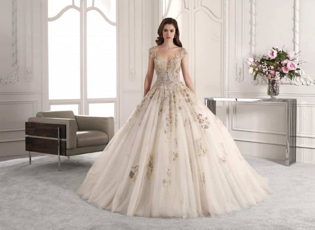 أجمل فساتين ملكة من أشهر المصممين