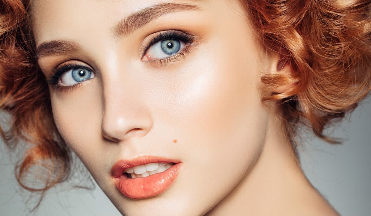 طريقة مكياج خفيف بالخطوات فيديو وصور