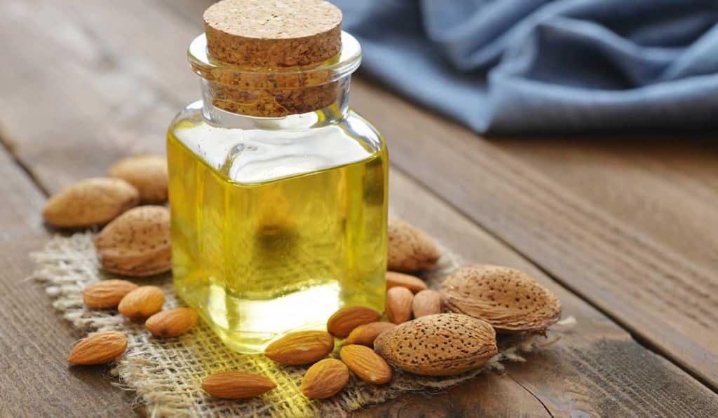 فوائد زيت اللوز المر