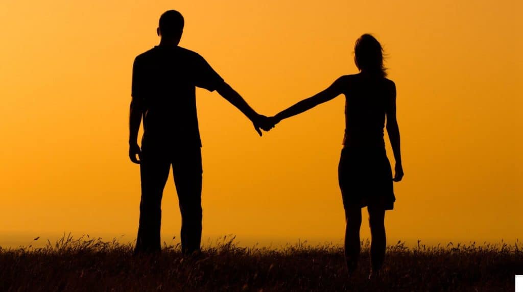 هل وقعت في الحب ؟ علامات العشق والأدلة عليها