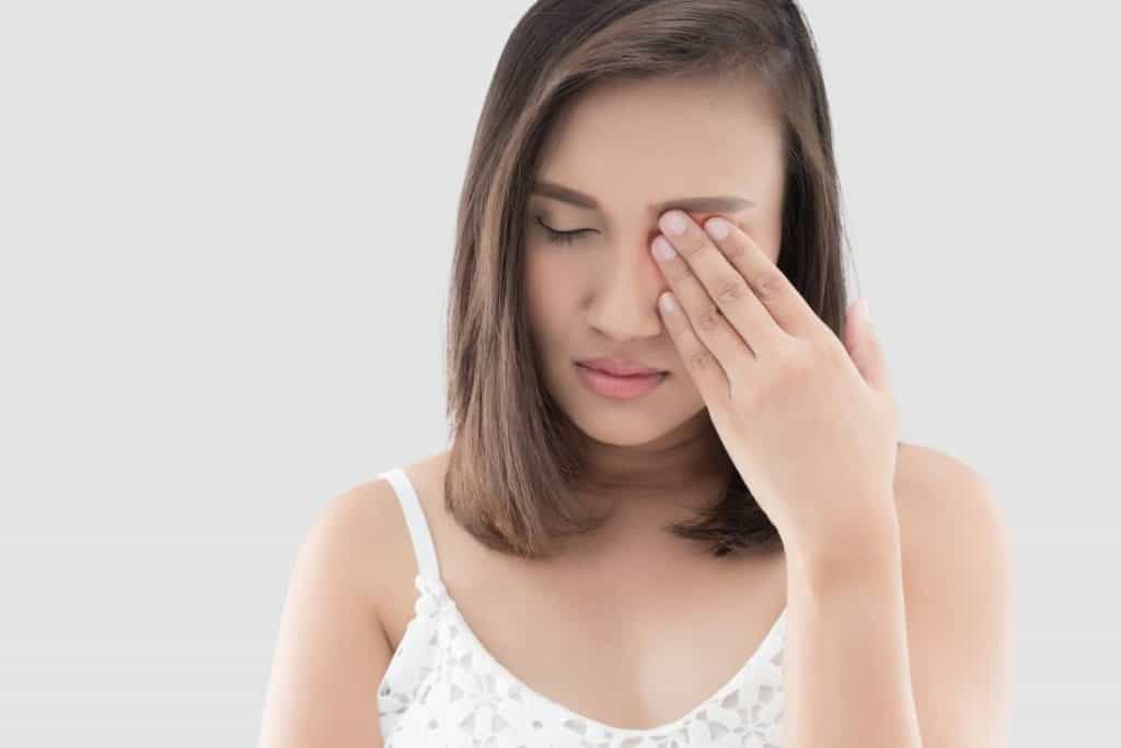 صداع العين : الأعراض والأسباب وطرق العلاج
