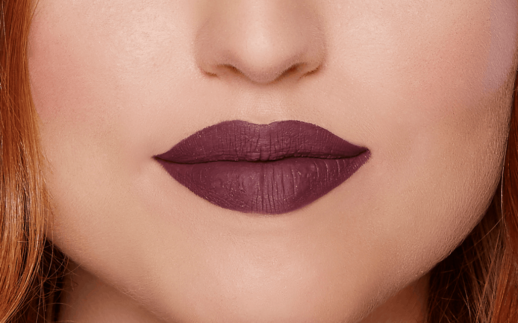 صور أحمر شفاه مات لإطلالة أنيقة ومحتشمة في آن