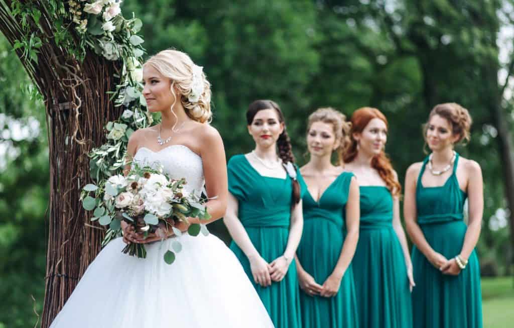 صور تسريحات الشعر الأكثر أناقة للعروس في ليلة العمر