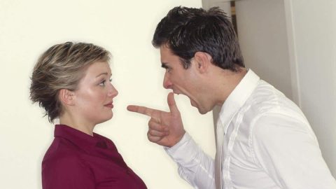 كيف تتعاملين مع الزوج الغاضب دون التضحية بكرامتك