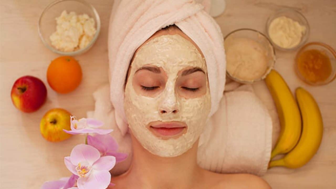 افضل ماسكات تفتيح البشرة : ماسكات منزلية سهلة عليك تجريبها