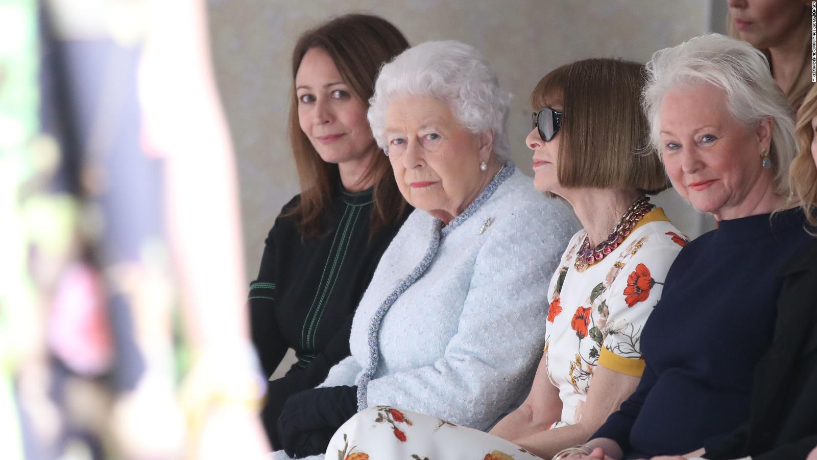 أناقة الملكة إليزابيث وإتيكيت القصر الملكي تعلمنا الكثير