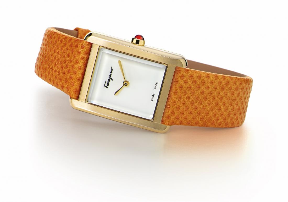 ساعات يد راقية تتزين بالاناميل لإطلالة فاخرة