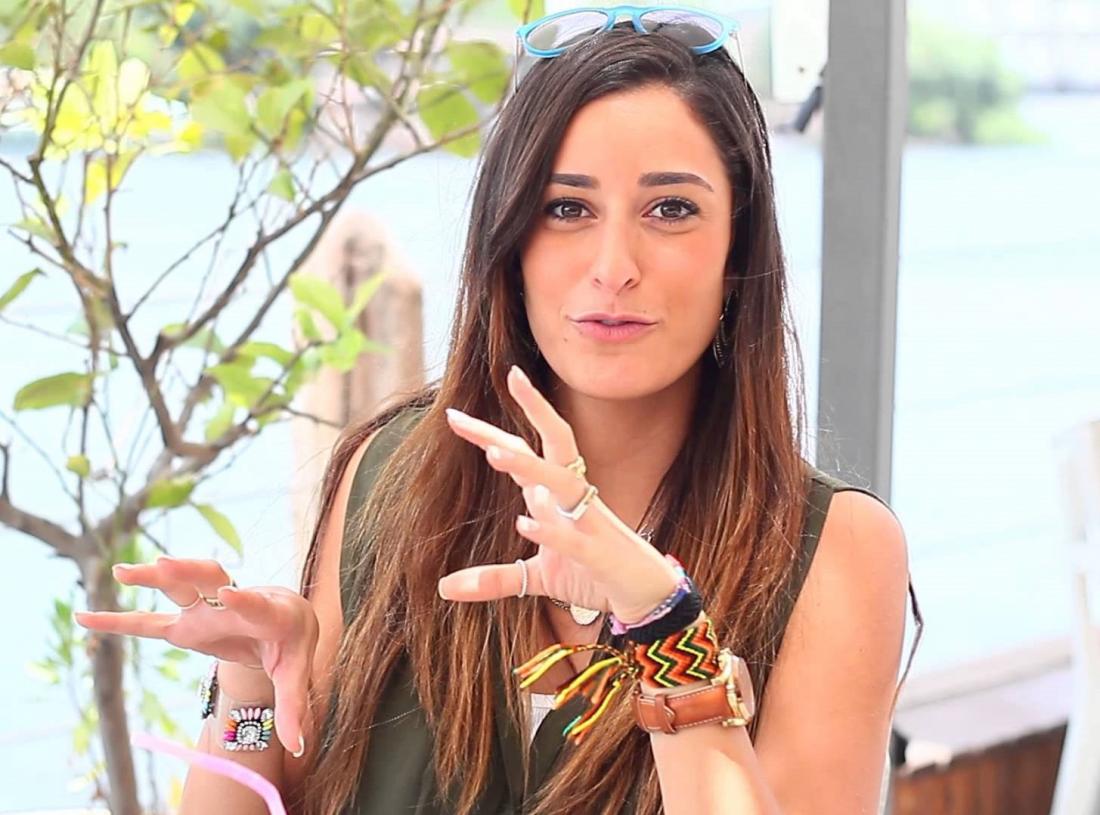 استوحي فساتين خطوبتك الطويلة من أمينة خليل