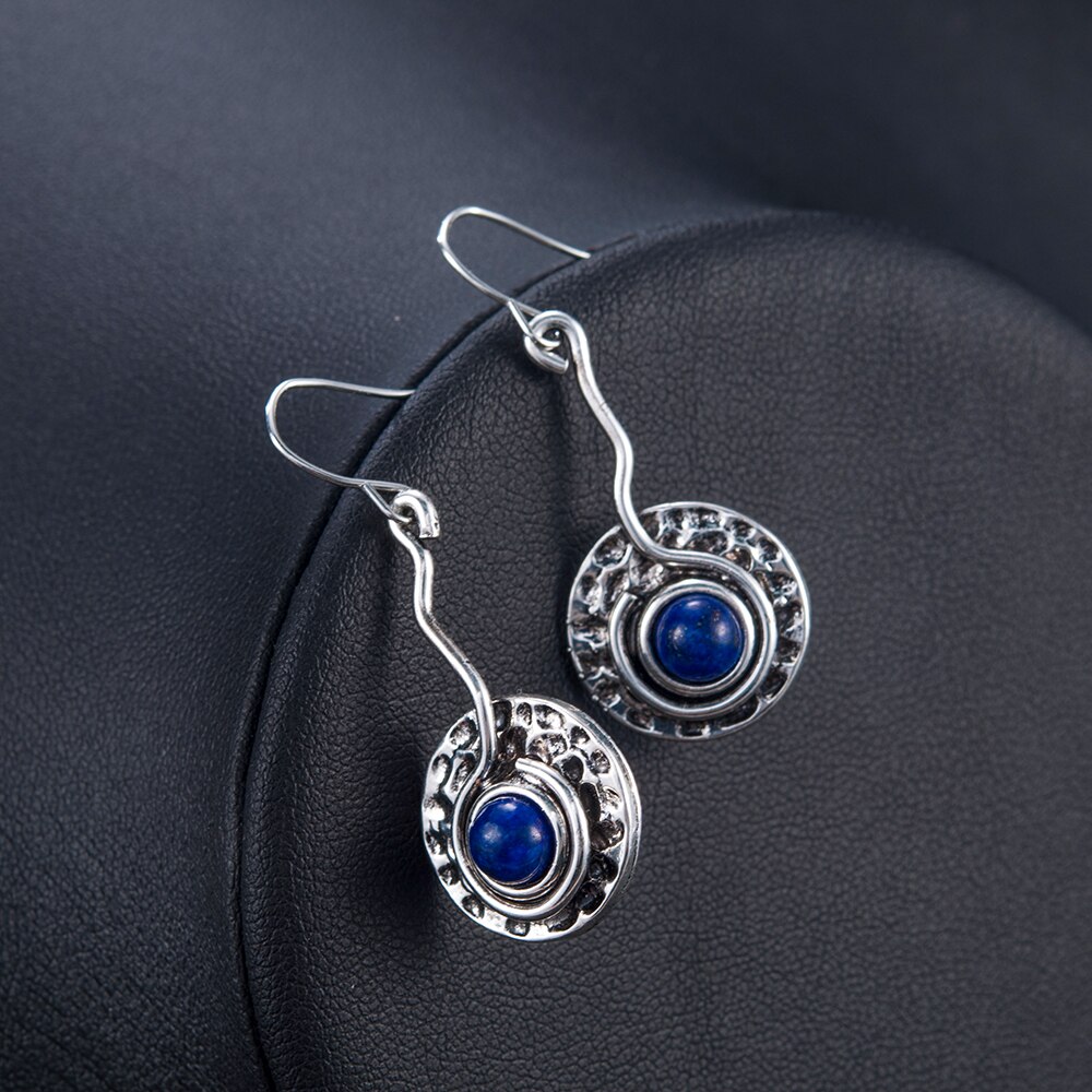 أجمل الأقراط بتصاميم متدلية لإطلالة متميزة وجذابة  