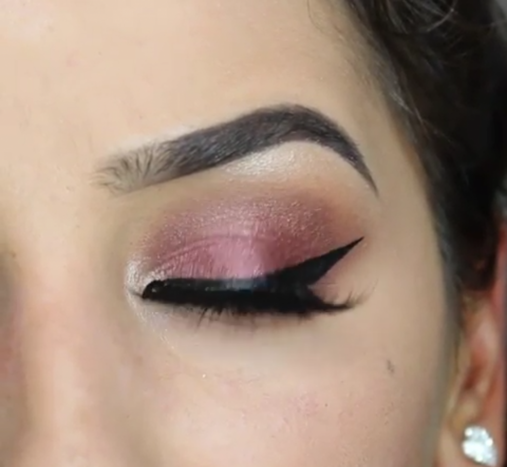 رسمات عيون عصرية وجريئة لإطلالة مميزة خلال فصل الخريف  