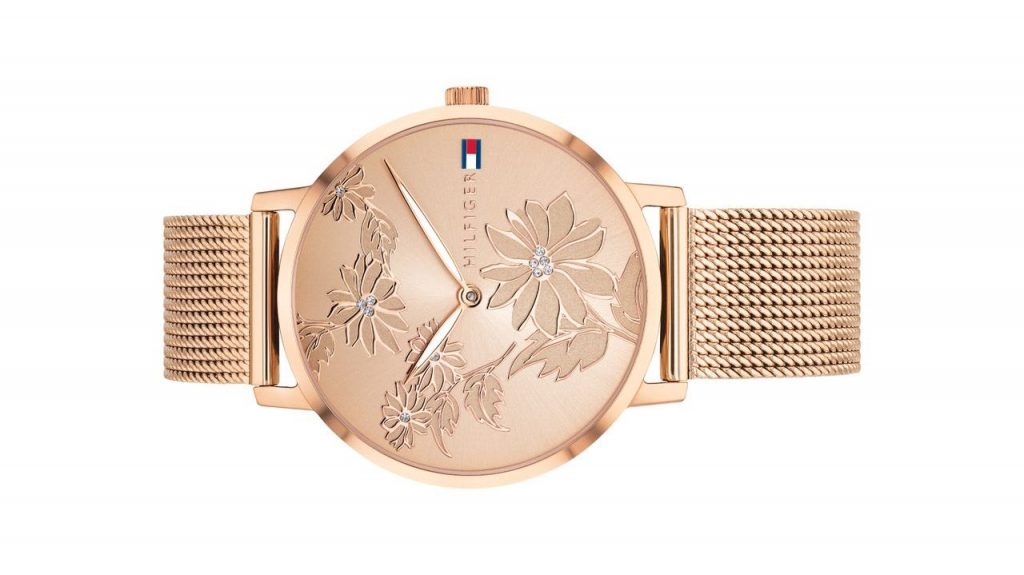 ساعات نسائية بمينا ترابية لإطلالة خريف متميزة