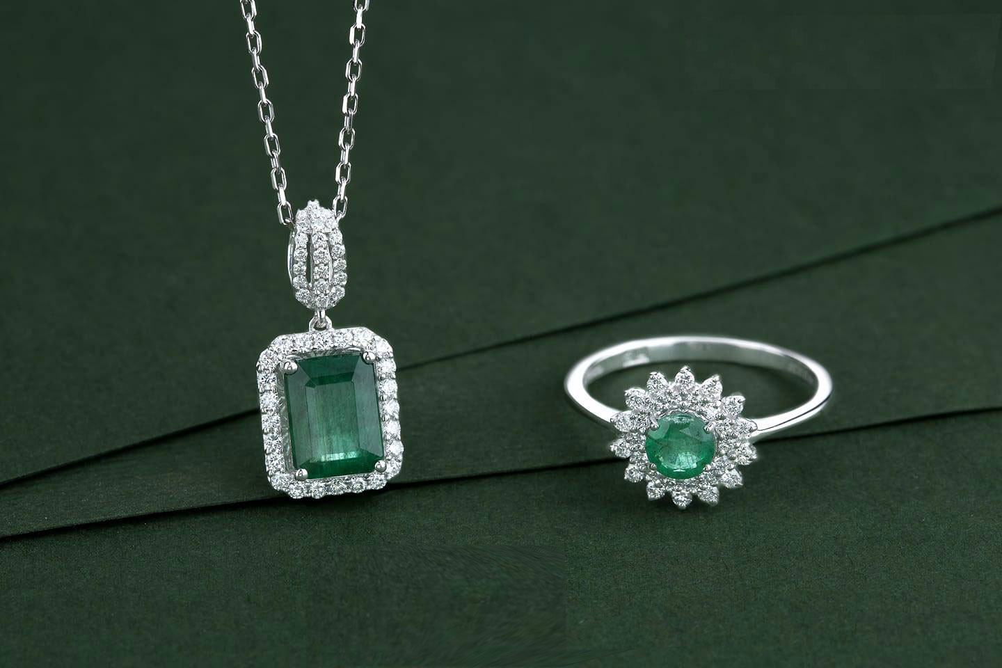 أفخم المجوهرات المزينة بالأحجار الكريمة لإطلالة خريف 2020