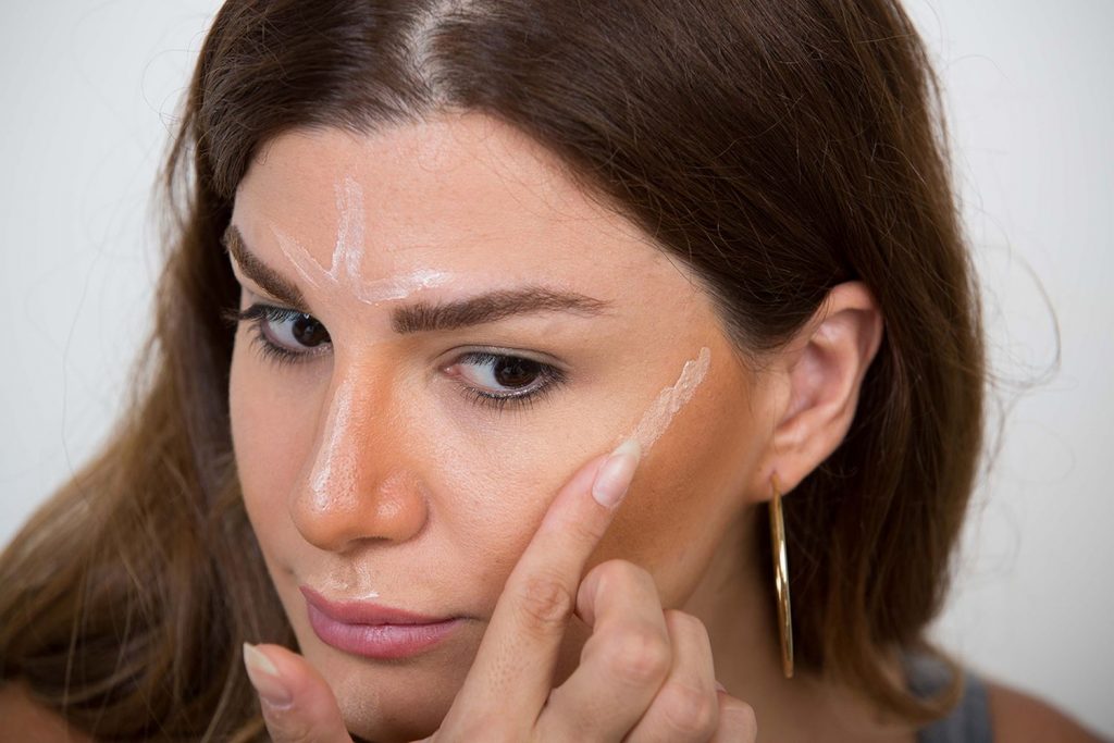 خطوات وضع الكونتور على الوجه لإخفاء اللغلوغ .. تعرفي إليها