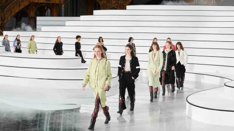مجموعة أزياء للمرأة العصرية من عروض أزياء شانيل لخريف وشتاء 2020-2021