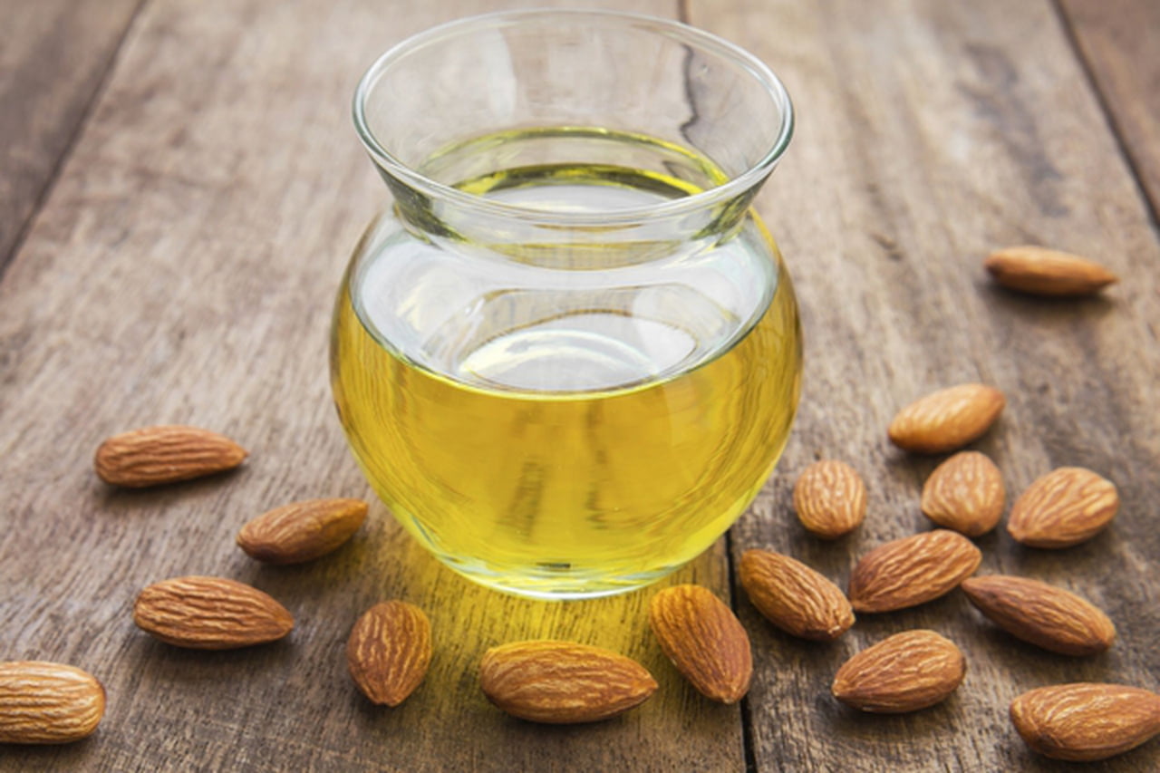 وصفات زيت اللوز الحلو في مقاومة تجاعيد البشرة وعلاجها