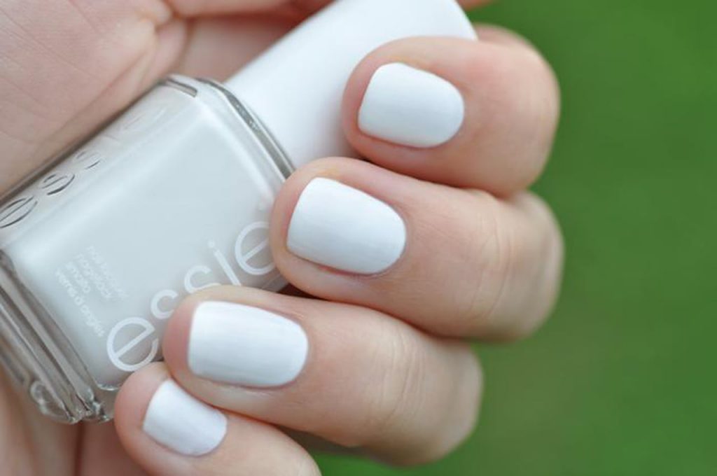 أجمل ألوان المناكير بدرجات الأبيض لهذا الموسم … عليك اكتشافها