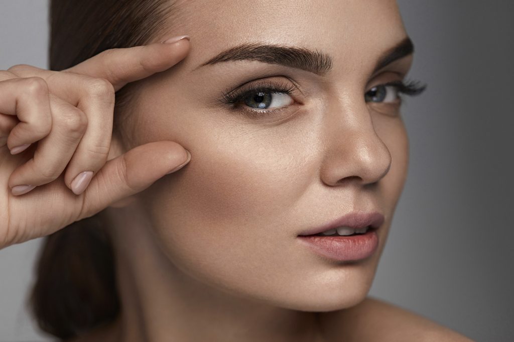 أبرز أشكال الحواجب الرائجة لموسم خريف وشتاء 2020-2021