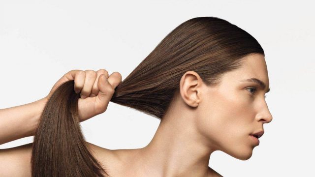 الفرق بين تساقط الشعر وتكسر الشعر … عليك معرفته