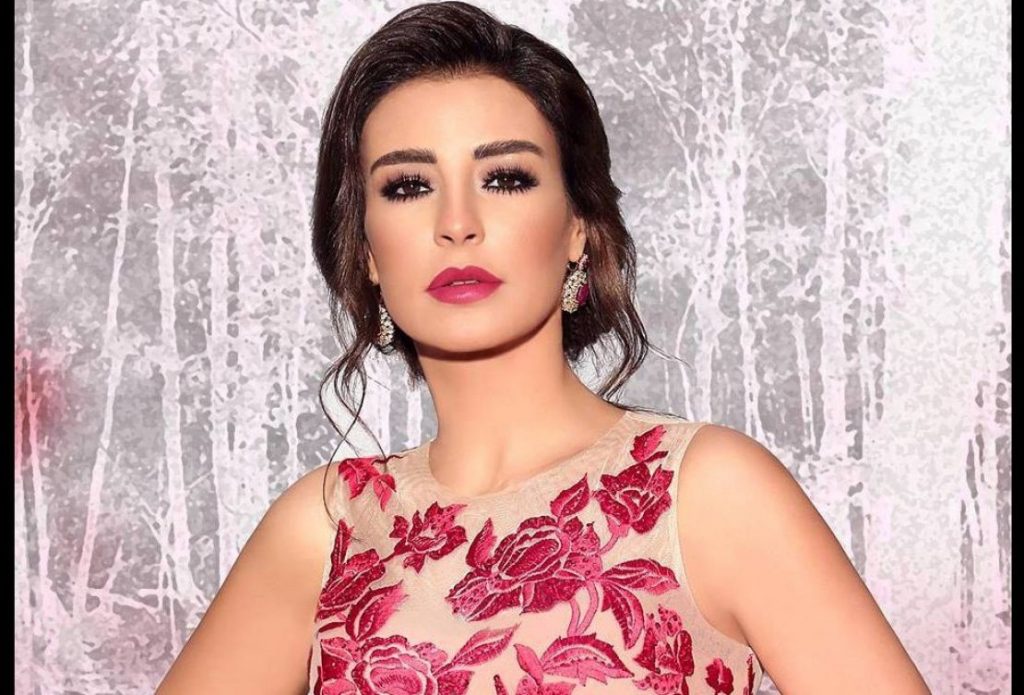 ماغي بوغصن ومكياجها العصري يخطف الأضواء