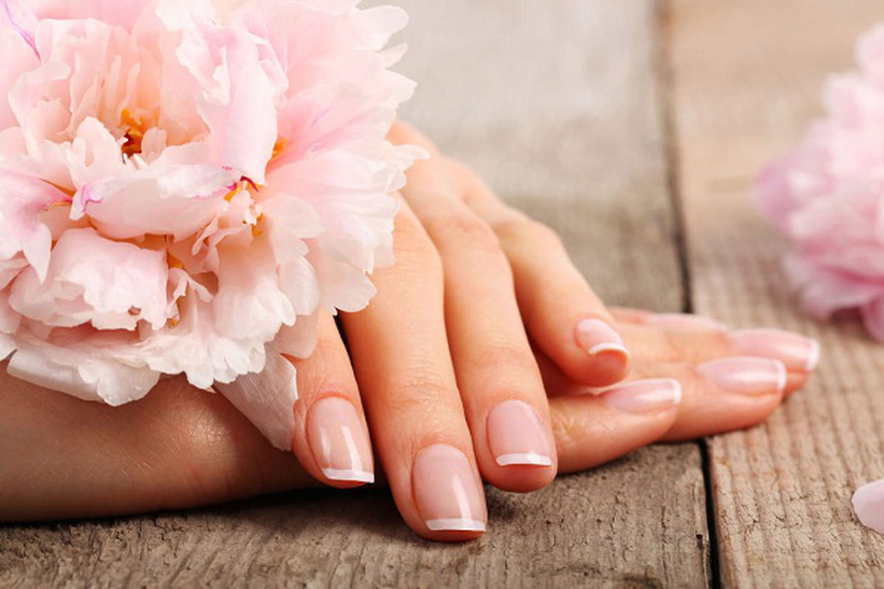 وصفات لتفتيح المنطقة حول الأظافر … عليك تجربتها