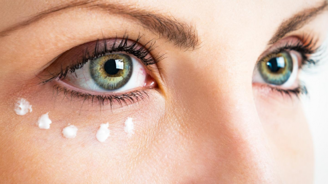 أفضل كريمات العين خلال عام 2020 لعلاج الهالات السوداء والتخلص من الانتفاخ