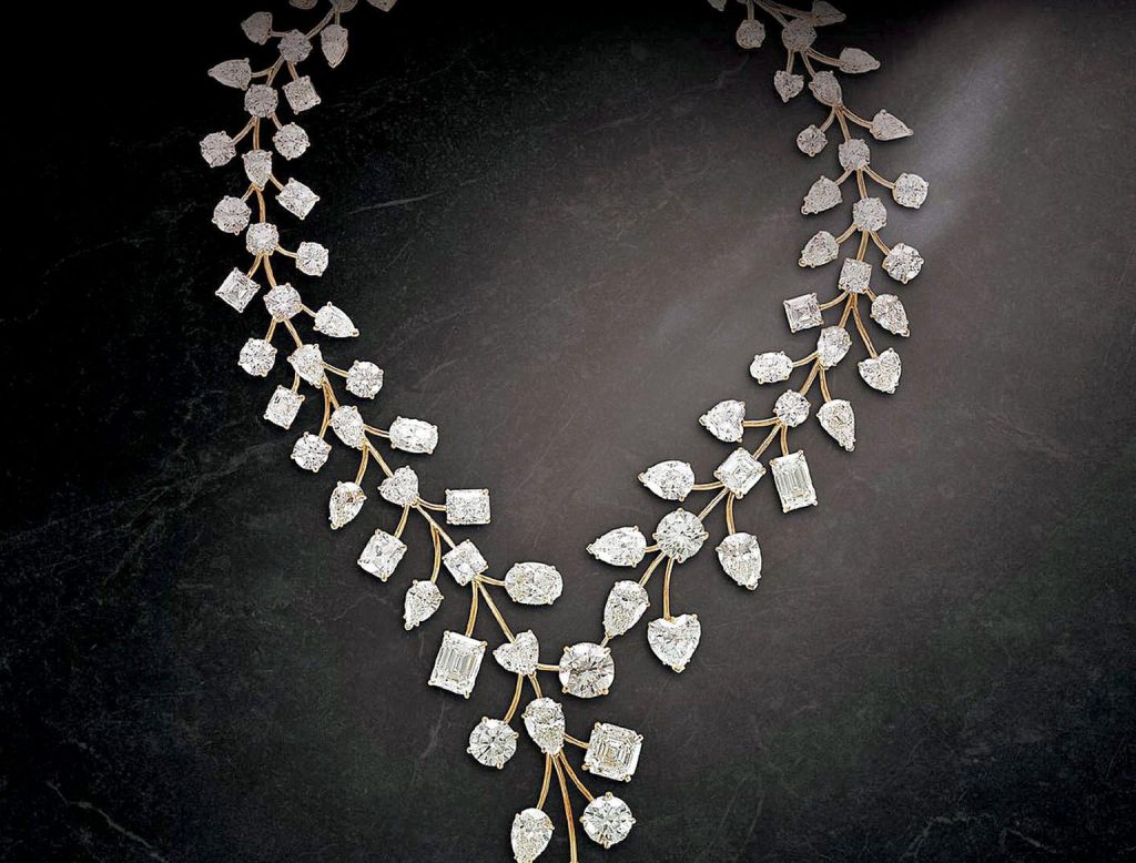 أجمل عقود الألماس لإطلالة العروس هذا الشتاء