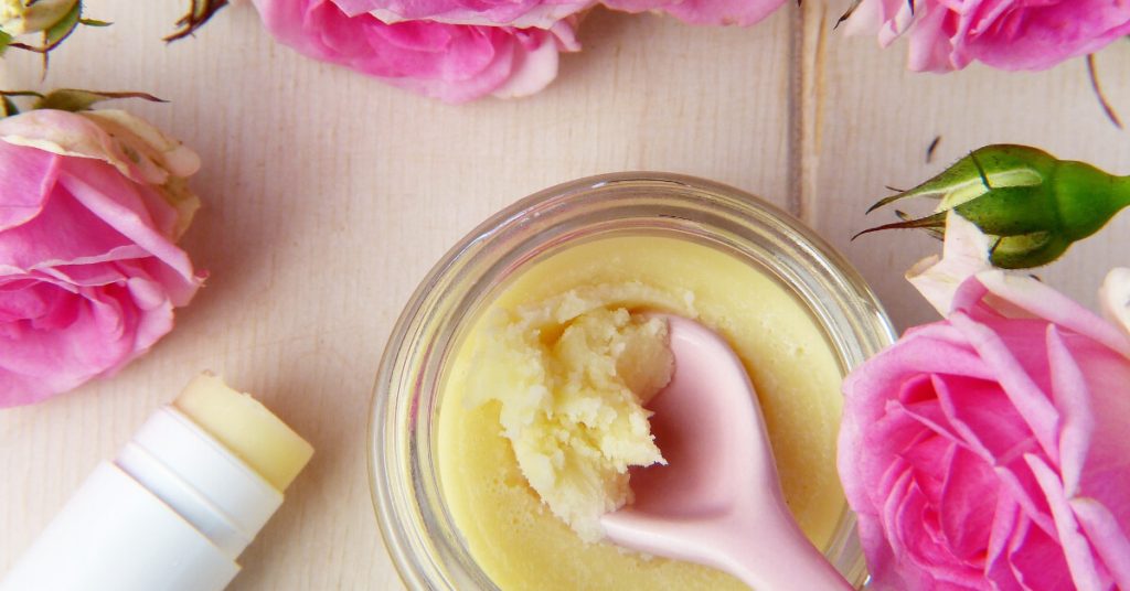 كيف تصنعين أفضل مزيل عرق طبيعي في المنزل؟