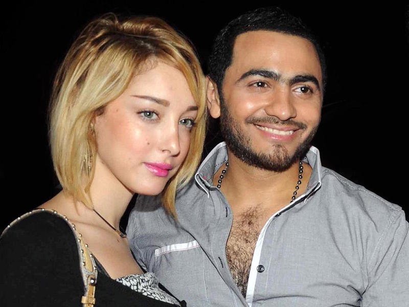 بسمة بوسيل وصديقتها يتنمران على زينة بعد تعليقها عن أزمة تامر حسني الأخيرة!