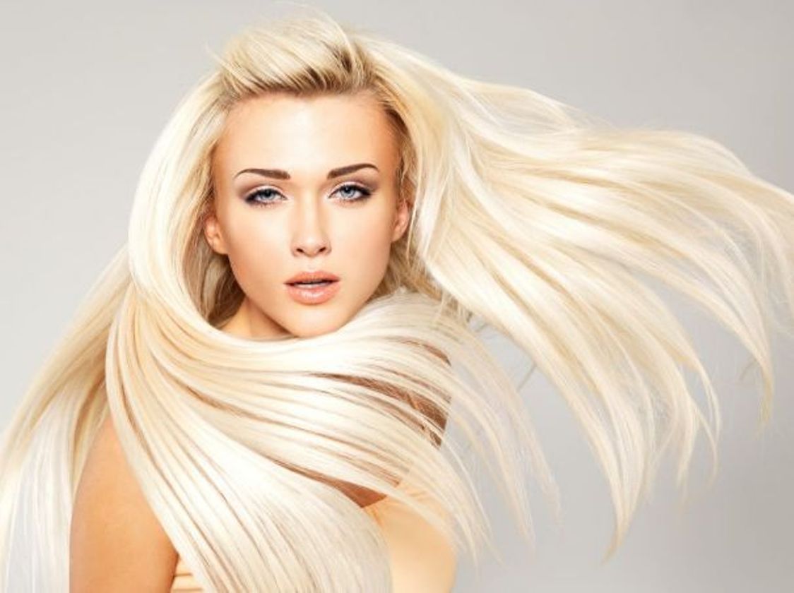أحدث ألوان صبغات الشعر الأشقر البلاتيني بطرق جريئة للبشرة البيضاء