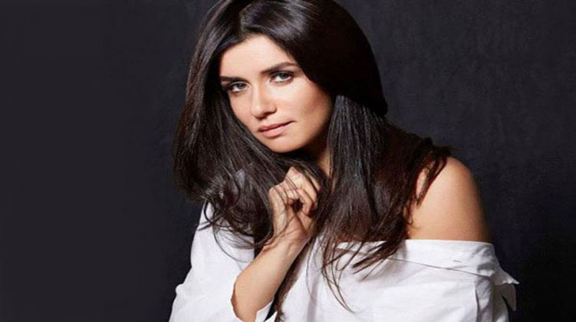 غادة عادل تخرج عن صمتها وتوضح حقيقة علاقتها بحسن شاكوش!