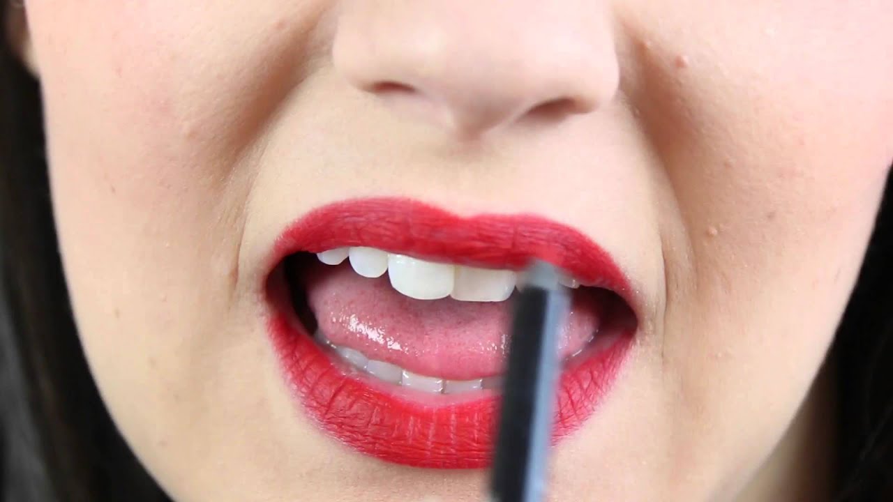 3 حيل للحصول على إطلالة أحمر الشفاه مثالية