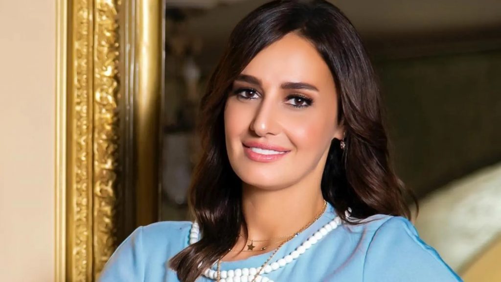 حلا شيحة تتعرض للانتقادات بسبب صورة مع زوجها وترد على مهاجميها!