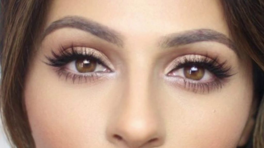 مكياج ناعم للصاحبات العيون العسلية بالخطوات