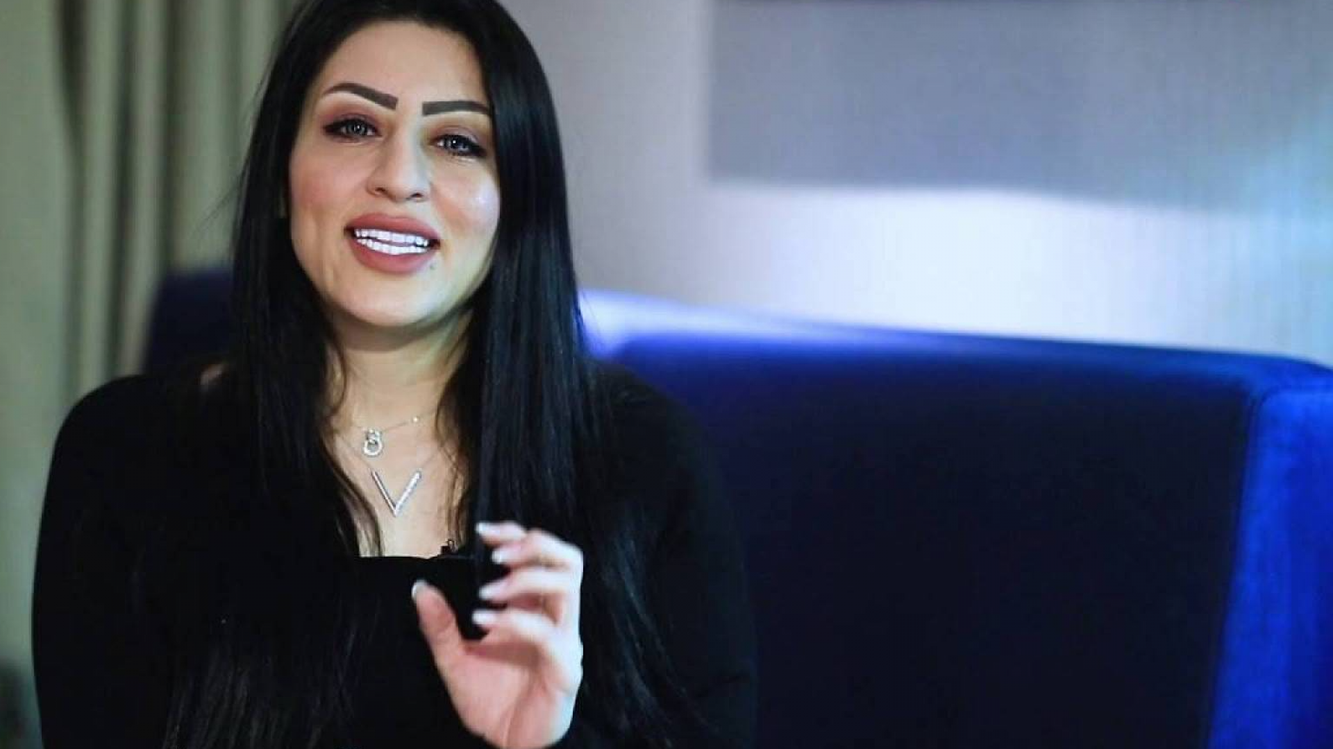 بالفيديو: منال العيسى في موقف محرج بسبب مزحة عرض الزواج!