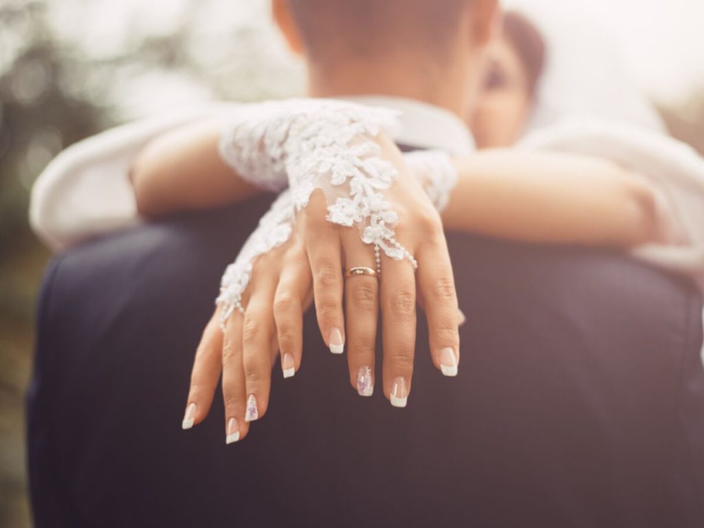 ترغبين فى شراء خاتم الزفاف؟ هذه النصائح ستساعدك